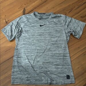Nike Men's Heathered Gray Short Sleeve Tee